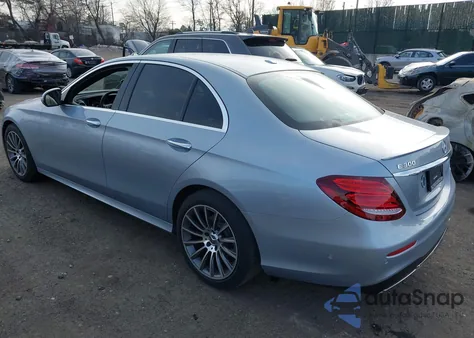 2017 Mercedes-Benz E 300 4Matic z USA, uszkodzony, nr VIN WDDZF4KB9HA086366